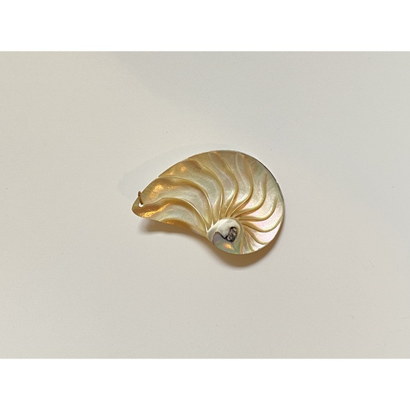 Vintage Boho Shell Pendant - Picture 2 of 6